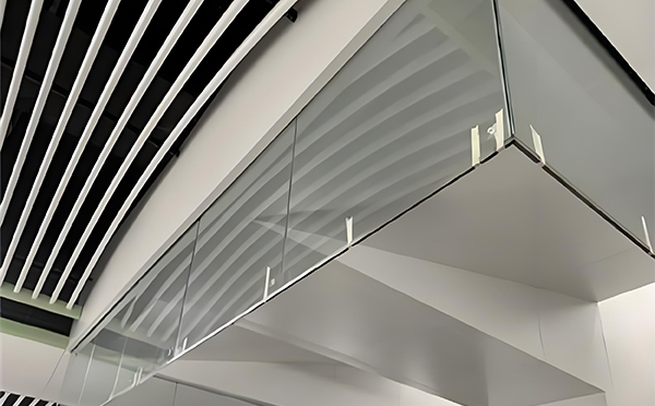 博湖玻璃挡烟垂壁