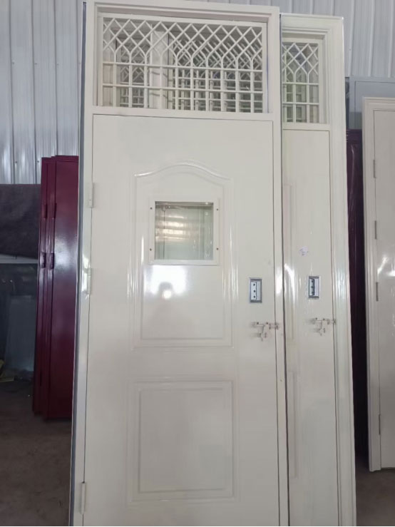 博湖学校教室门