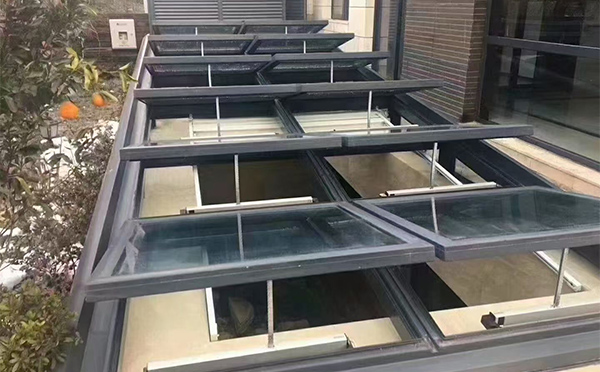 某轨道交通车辆维修车间博湖排烟窗应用