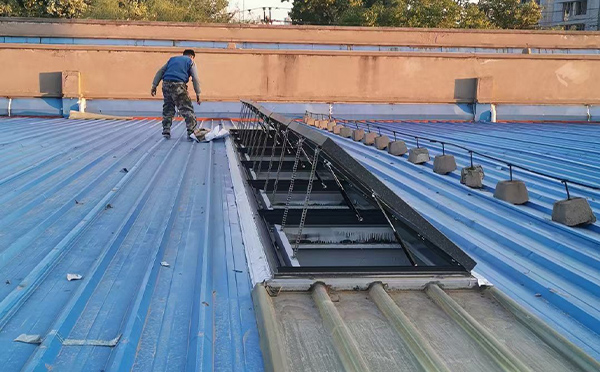 某区域性物流仓储中心博湖排烟窗系统安装项目