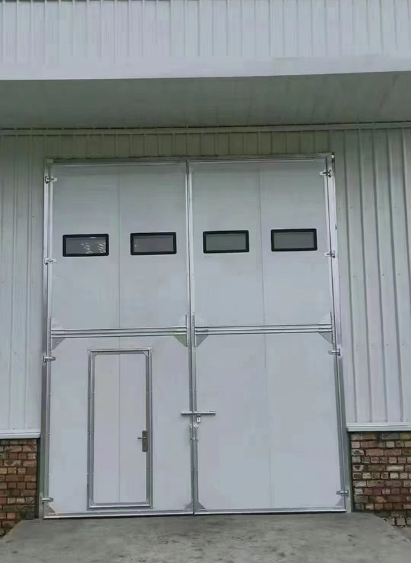 博湖工业门在设备装配车间出入口的实施记录